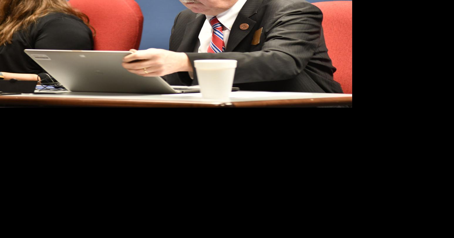 Republican wants Arizona voters to decide on gender bills