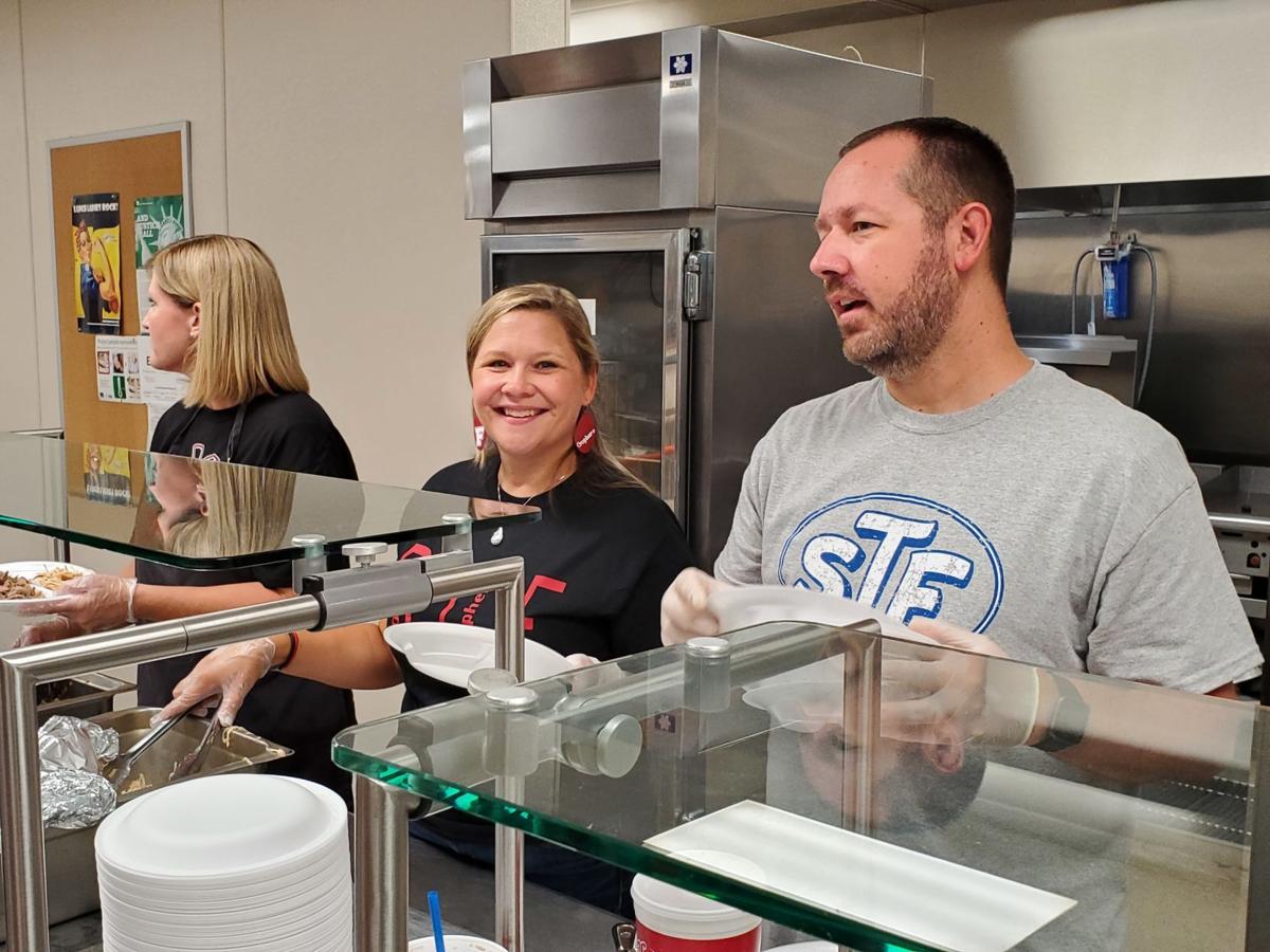 Principals serve lunch