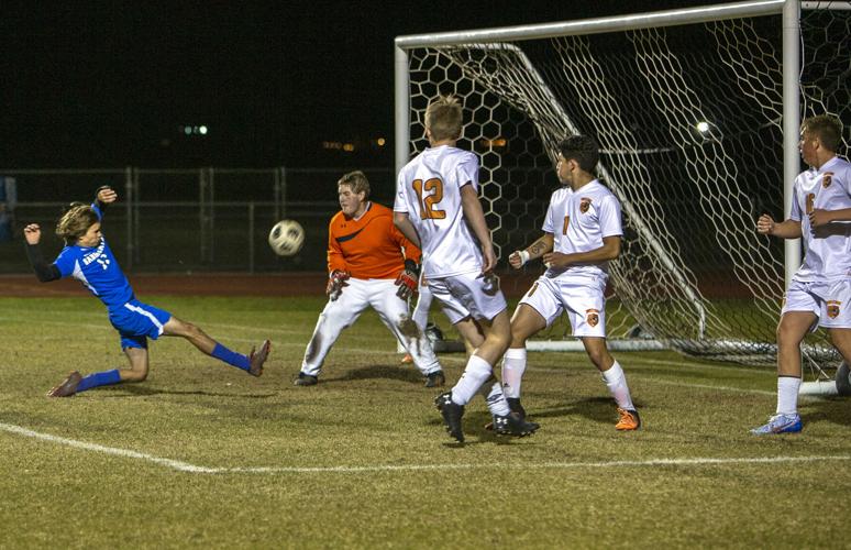 Girls boys soccer: San Tan Foothills vs Globe 1/25/23 Sports
