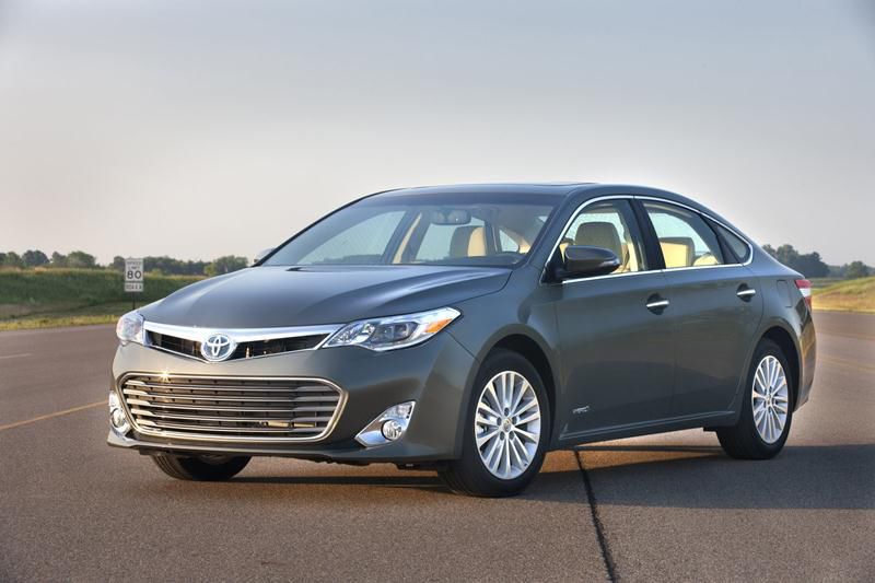He Says Toyota S 2017 Avalon Hybrid Drives A Smooth Bargain Avalon 2017 Toyota Hybrid