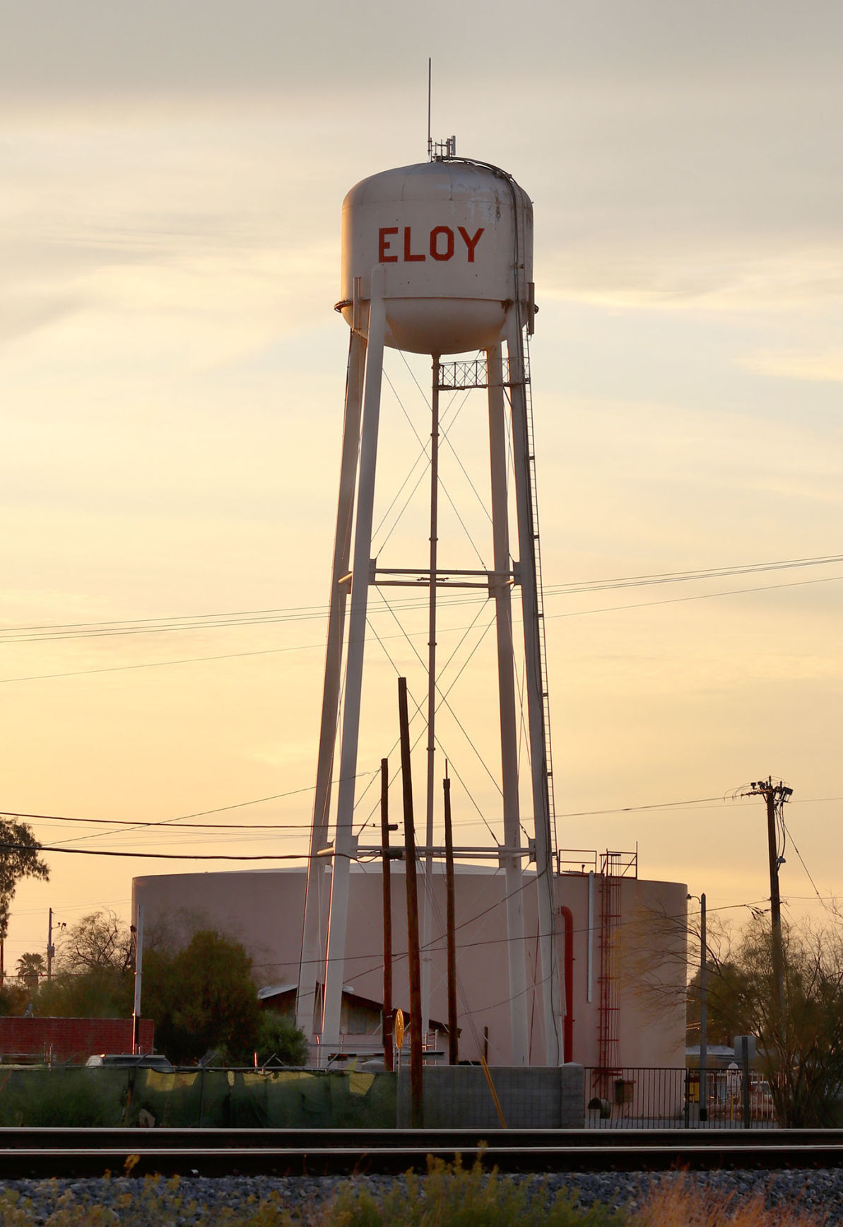 Eloy council members cringe at cost, approve water tower project News