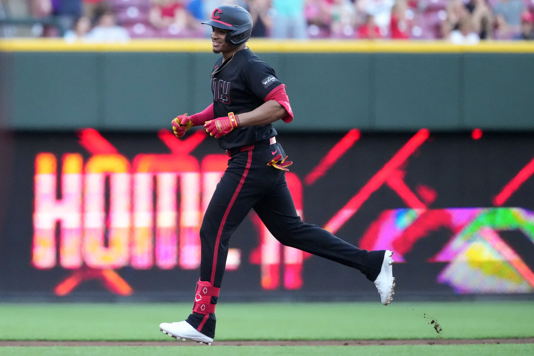 Dunn's error leads to 3-run 9th, Diamondbacks beat Reds | Arizona