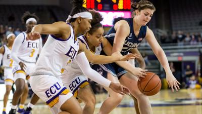 No 3 Uconn Capitalizes Off Ecu Mistakes In Blowout Win Sports Piratemedia1 Com