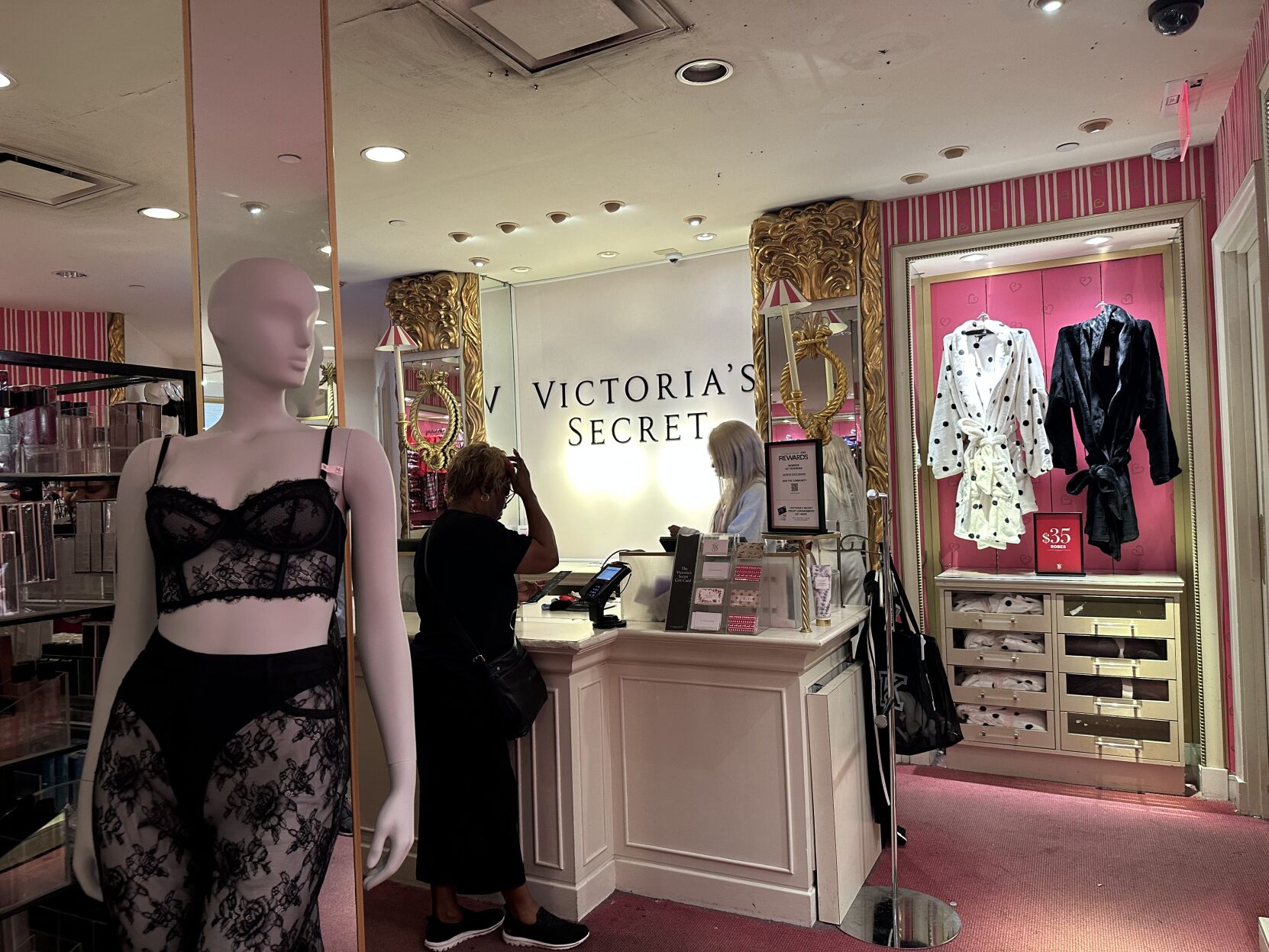 Why can t Victoria s Secret catch a break The East Carolinian