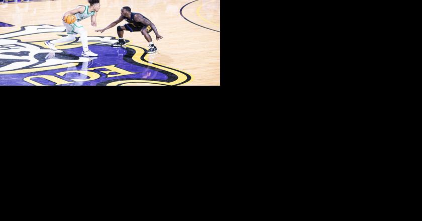 ECU men's basketball sweeps Wichita State in a shocking victory 68-55 - Vimarsana News
