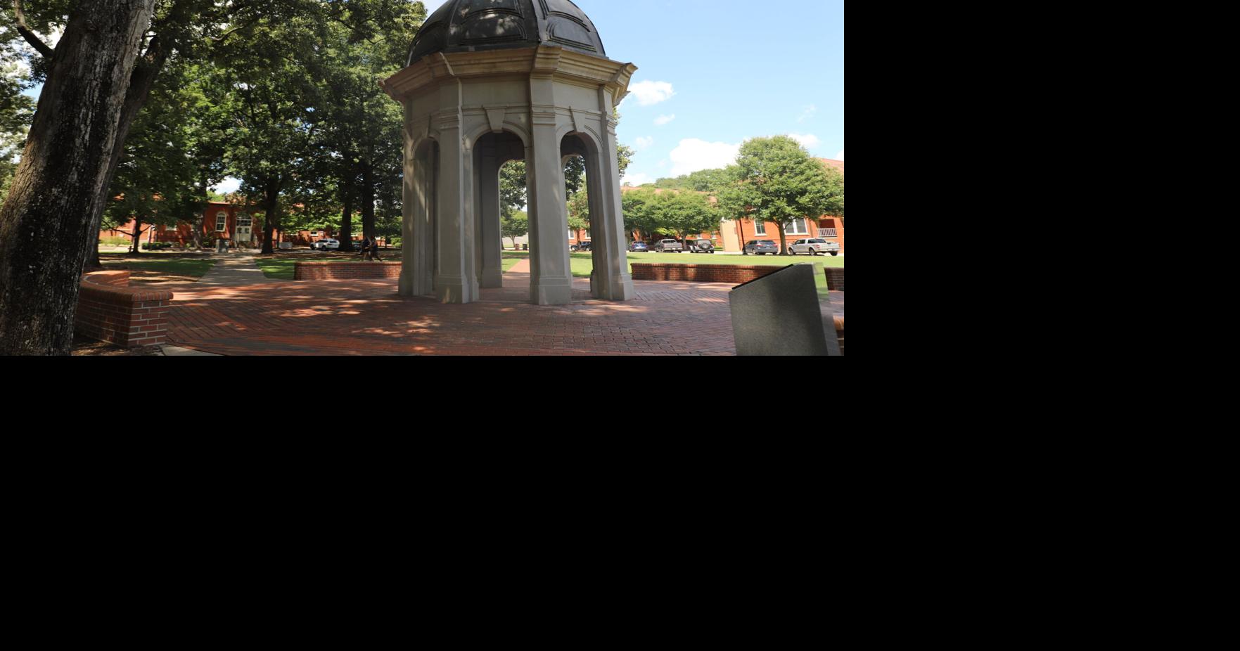 Farmville to host Dogwood Bash