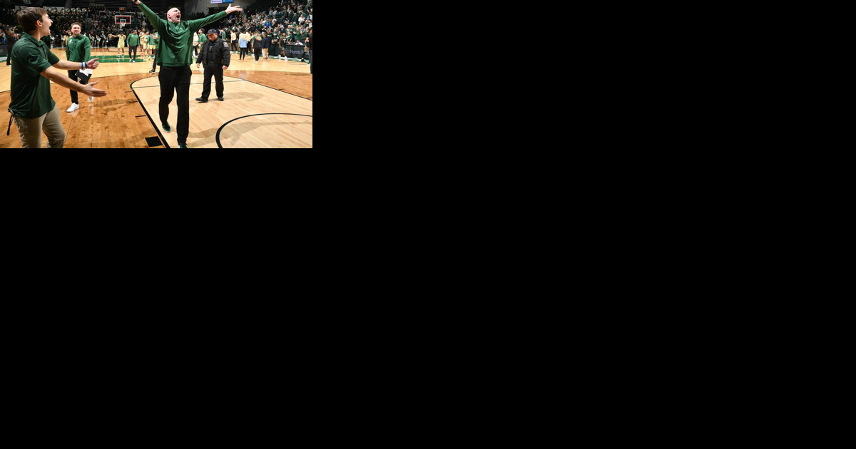 Charlotte 49ers take interim tag off men's basketball coach Aaron Fearne | The East Carolinian - Vimarsana News