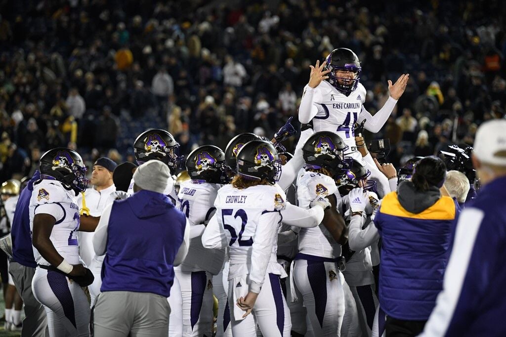 ECU football win streak stays afloat in win over Navy