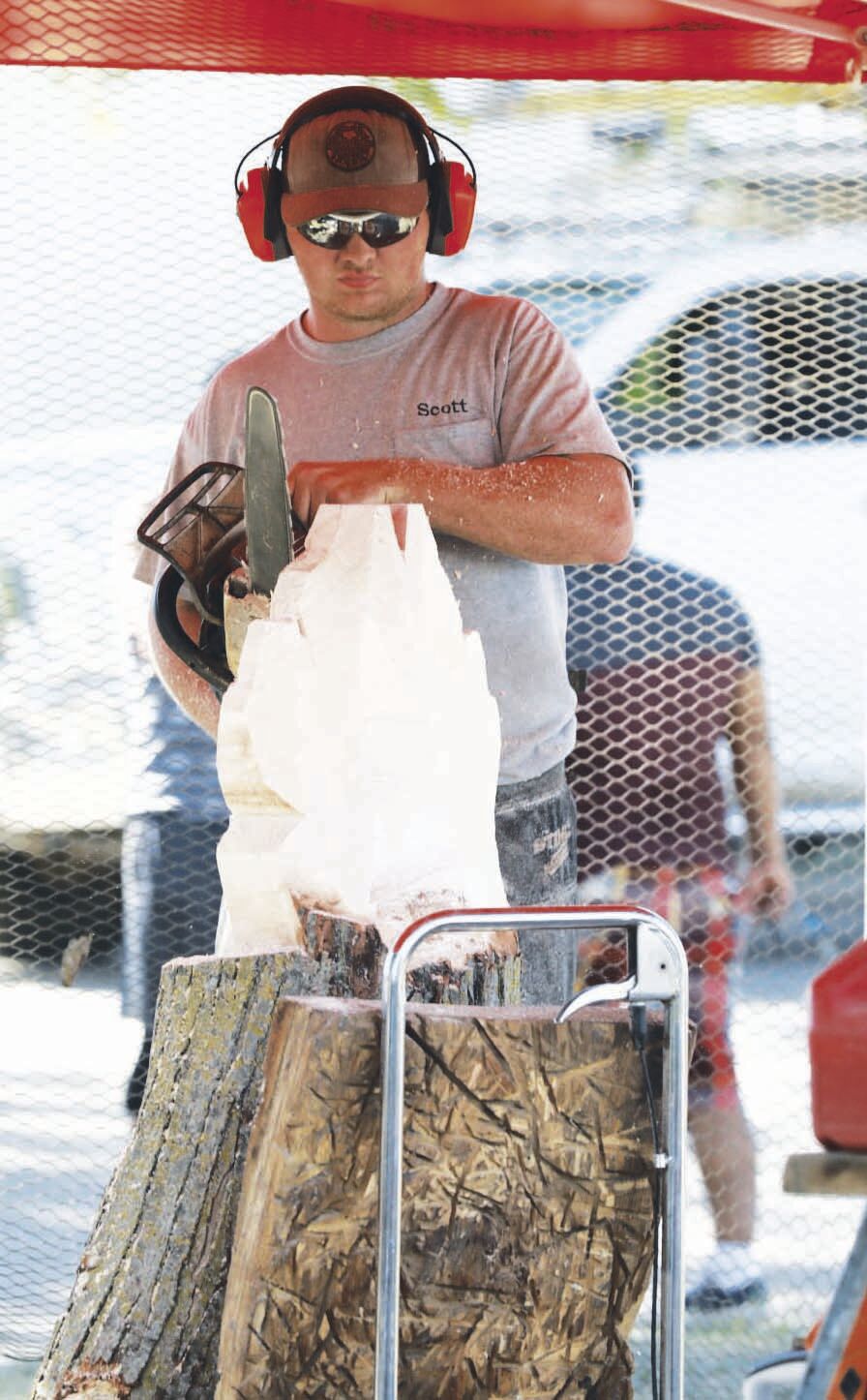 Chain Saw Artist