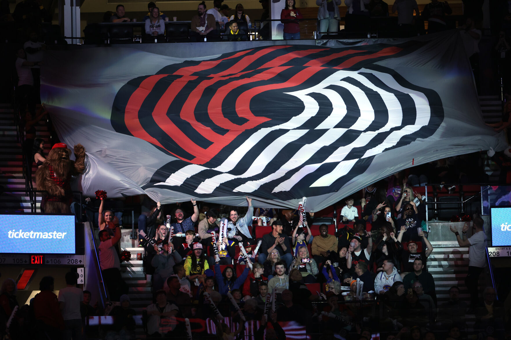 Trail Blazers Pick Up Team Option On Dalano Banton | Sports ...