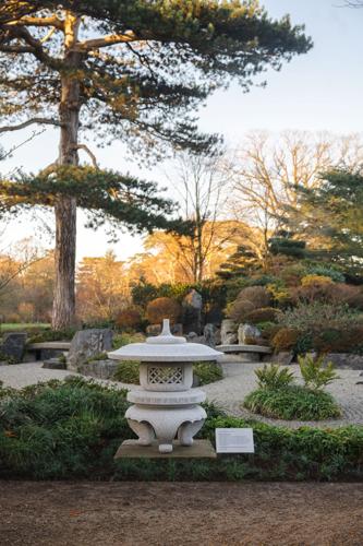 Dedication of the Japanese lantern at Kew Gardens in London