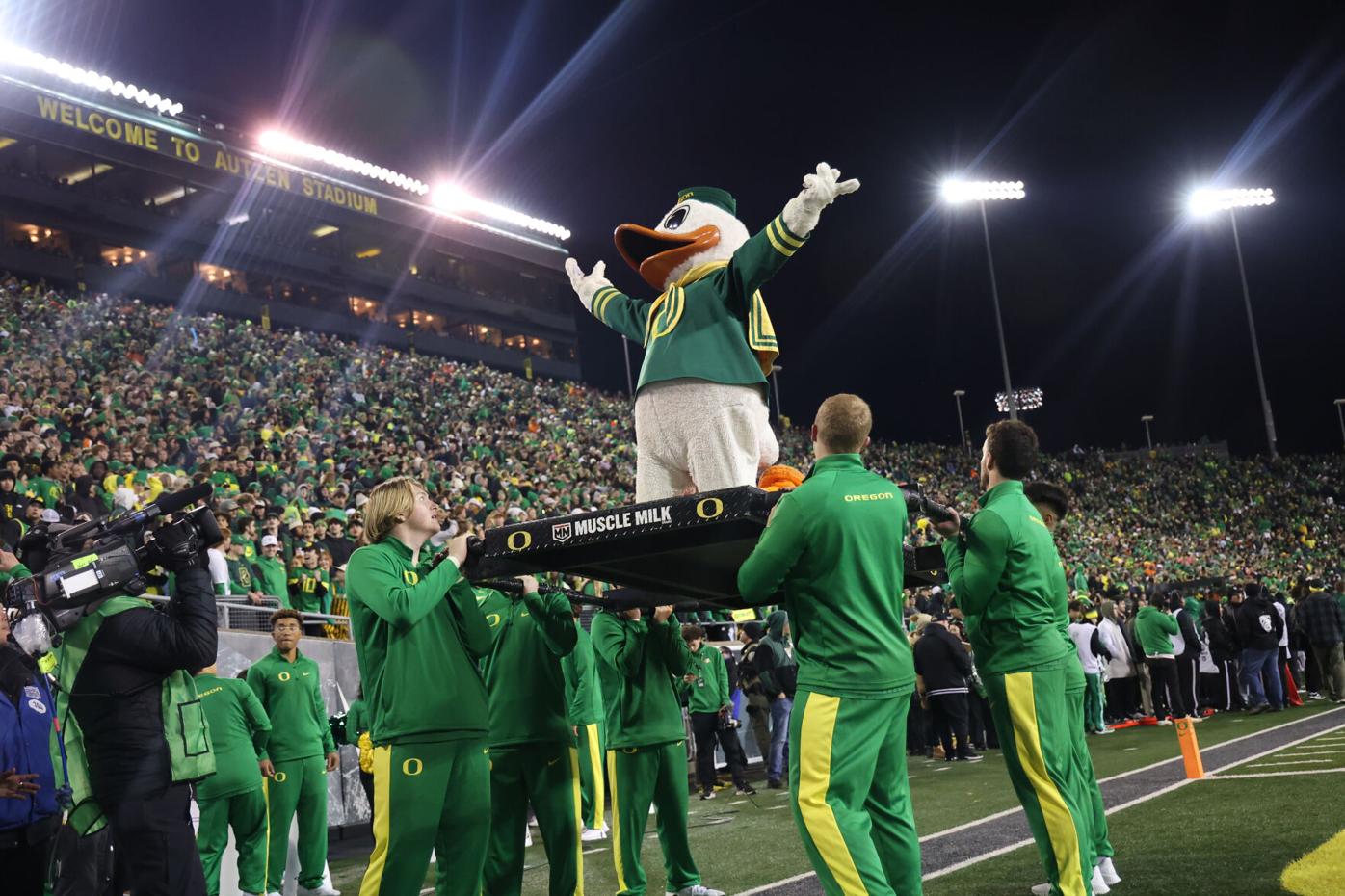 Oregon football climbs one spot to No. 5 in latest College Football Playoff  rankings, Sports