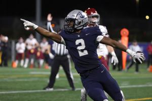 67420a0103007.image No. 1 Lake Oswego football dethrones No. 5 Central Catholic behind big day from LaMarcus Bell | Sports