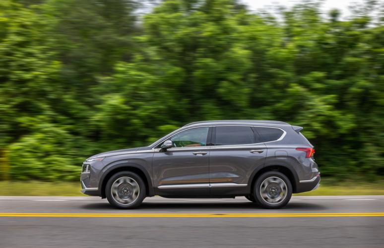 What is the gas mileage of the 2020 Hyundai Santa Fe?