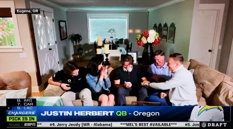 NFL Draft: 6. Chargers ➡️ Oregon QB Justin Herbert. #nfl #nflnews #nfllive  #nflupdates #nflnow #nflnetwork #espn #espnnews #sports #sport…