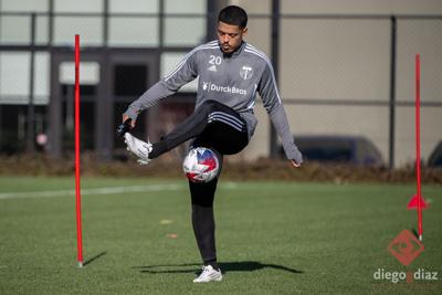 New Timbers midfielder Evander trains on the side Jan. 24, 2023