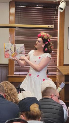 Reading Time with the Queens Crupper