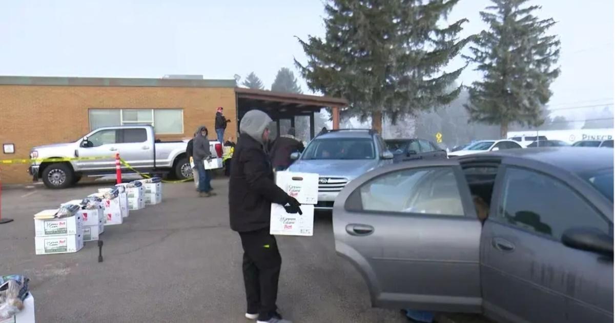 Elks Lodge Providing Food Boxes to Support 350 Families in Need Elks Lodge Providing Food Boxes to Support 350 Families in Need