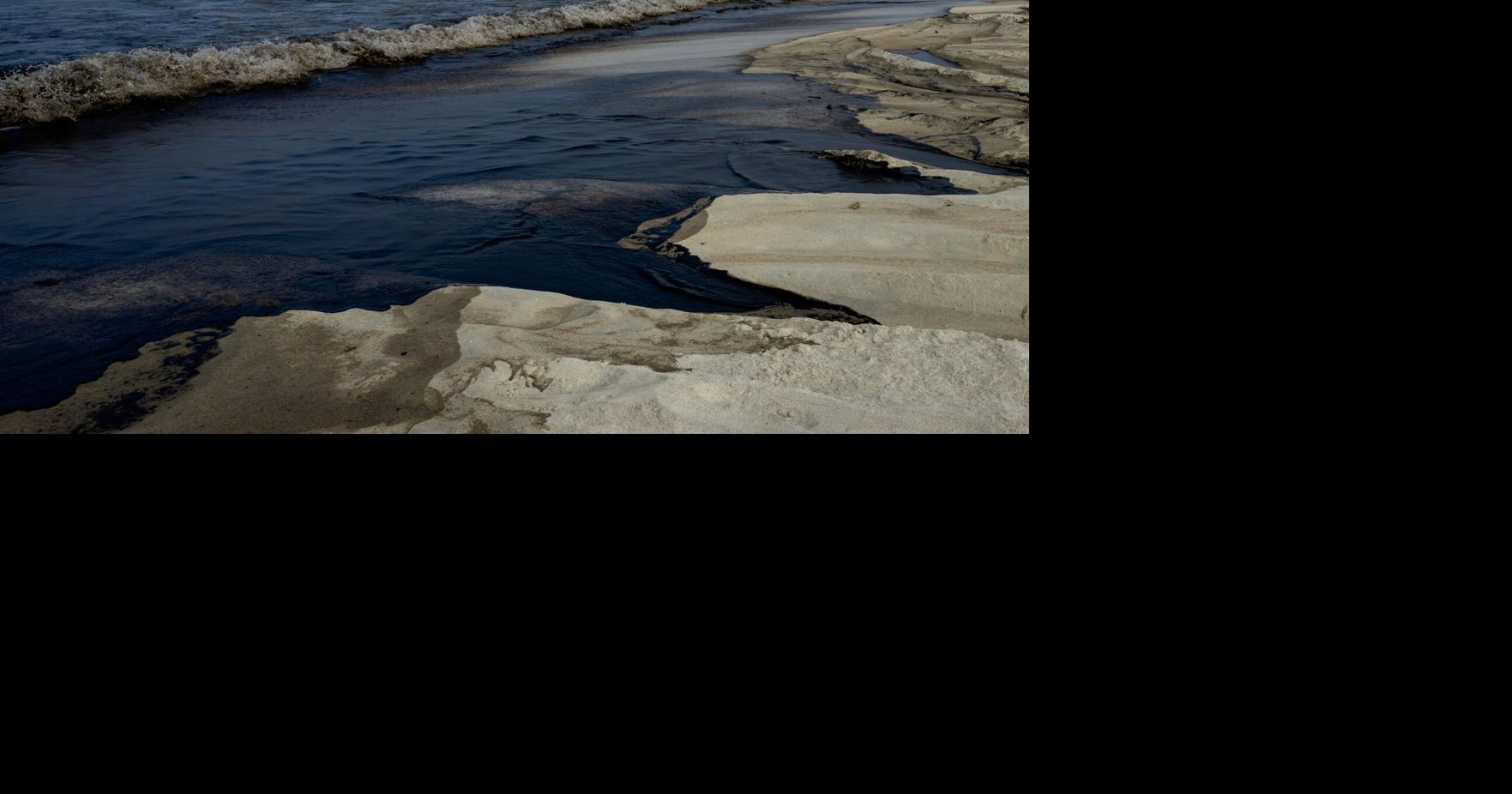 APTOPIX Emirates Oil Spill
