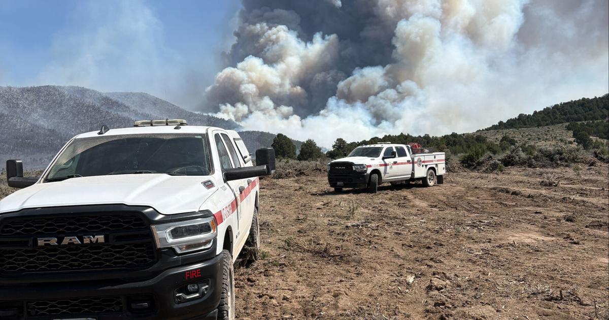 Multiple firefighters killed and injured when overrun by wildfires on the Colorado-Utah border