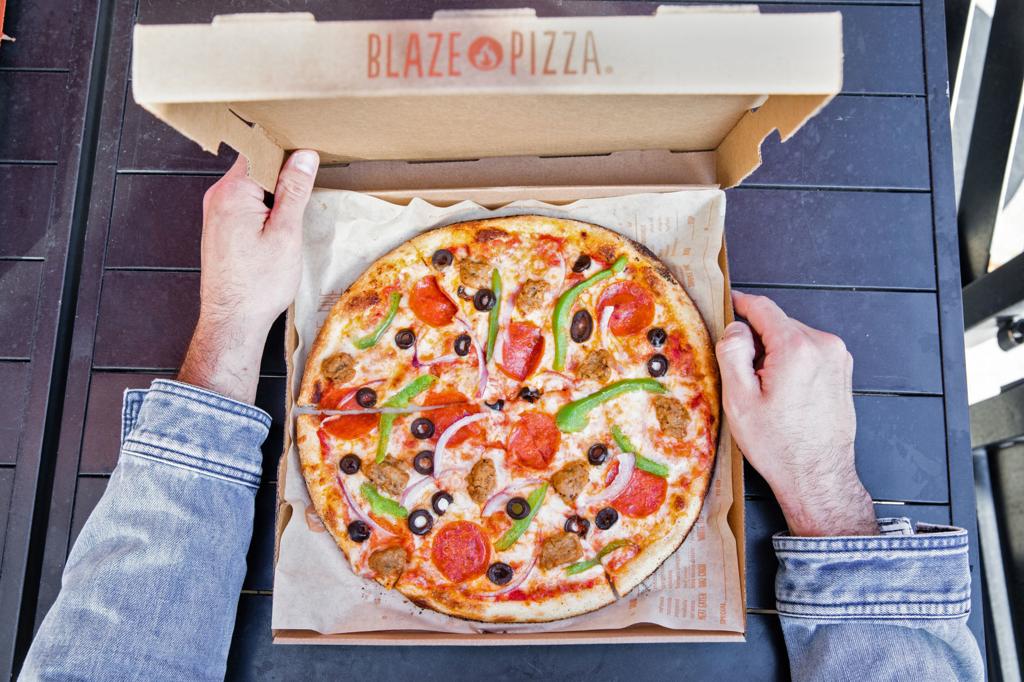 Blaze Pizza The Lebron James Backed Pizza Chain Opens In Ammon
