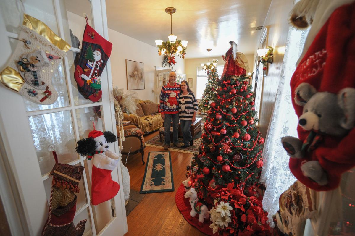 Walnut Street Open House Gives Visitors Victorian Christmas