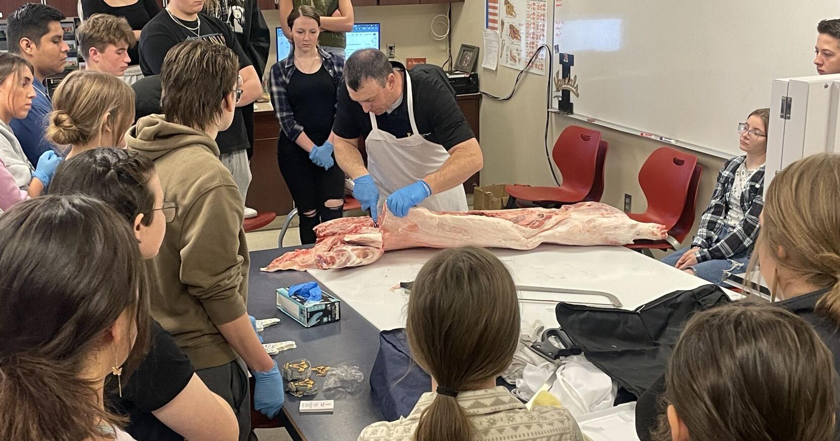 U of I Expert teaches meat cutting at Rexburg high school - Vimarsana News