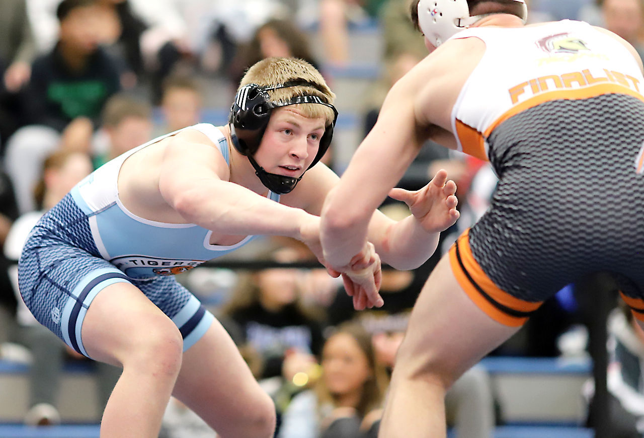 HIGH SCHOOL WRESTLING Storylines for the state championships Postregister postregister pic pic