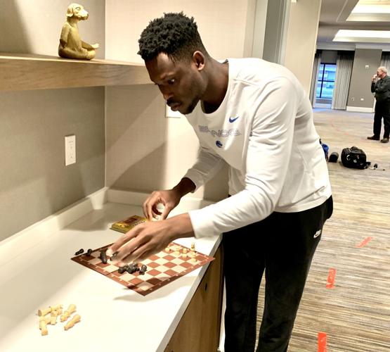 Chess player shares philosophy of life with Iowa State students – Iowa  State Daily
