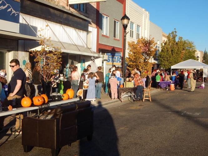 Many families come out to Trick or Treat on Main Street | News ...