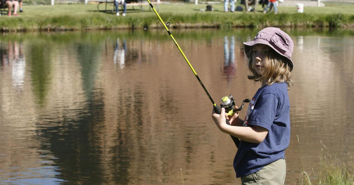 12 year old with fishing fly pole PLUSINNO Kids Spincast Reel Telescopic Fishing Rod Combo Full Kits for Boys, Girls, and Adults(Black, 120cm 47.24In) : Sports & Outdoors Kids' derby draws 53 youths