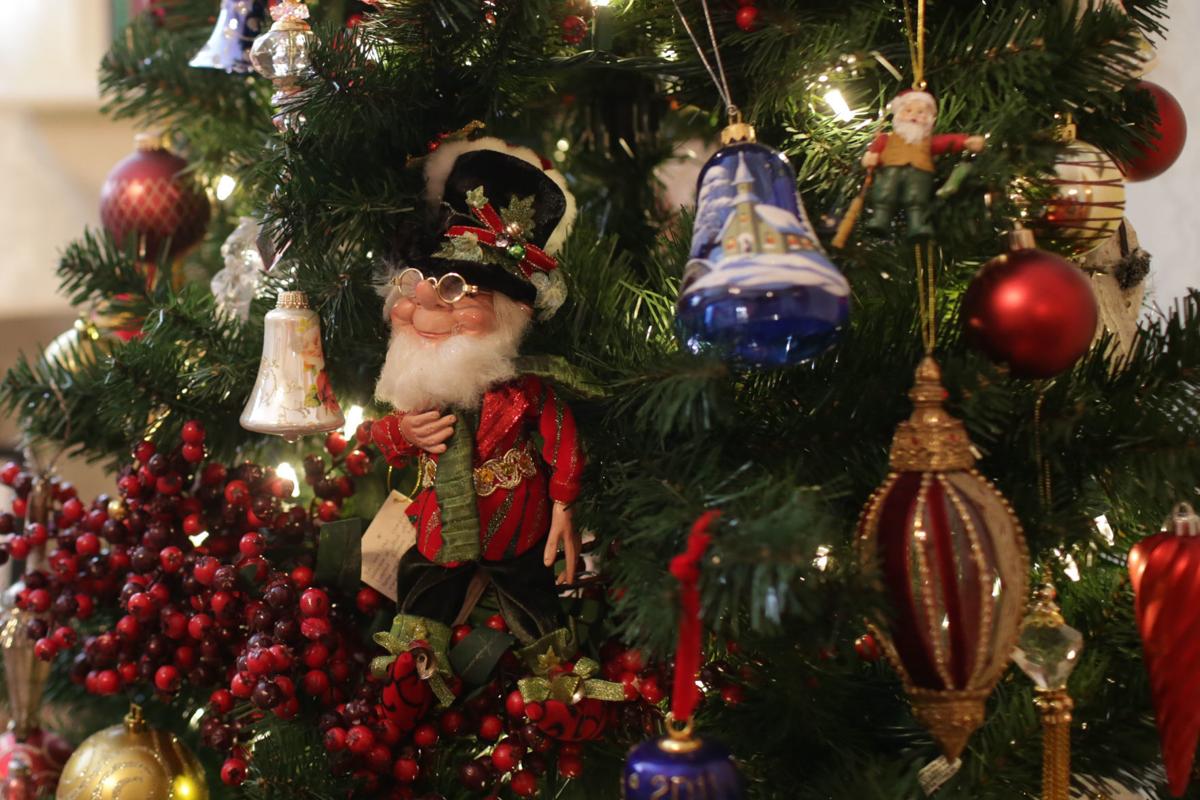 Walnut Street Open House Gives Visitors Victorian Christmas