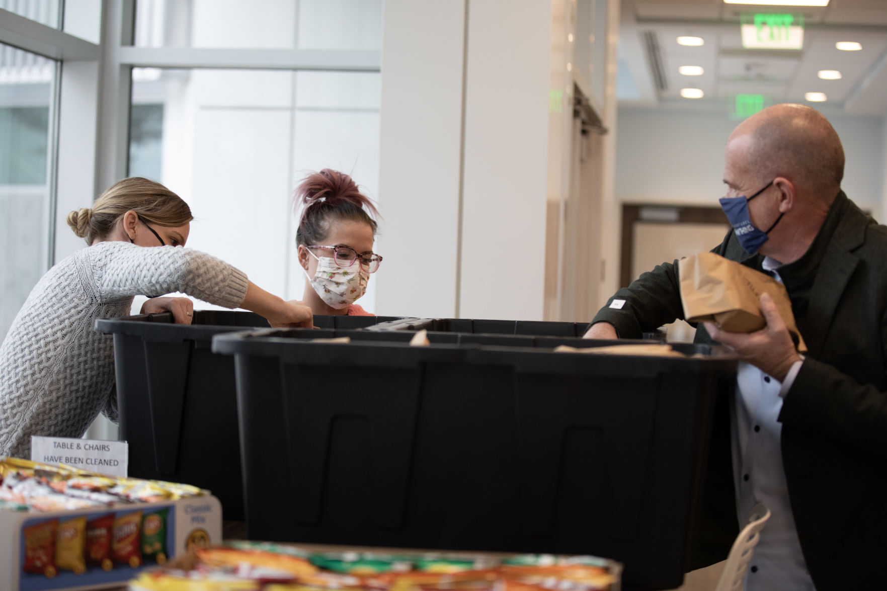 Business leaders and restaurants team up to feed health care workers - Vimarsana News