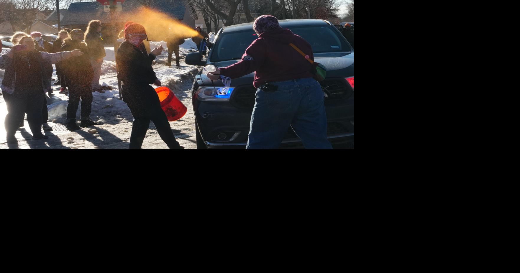 Minnesota protesters, agents repeatedly square off, prosecutors quit ...