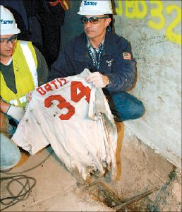 Yankees Remove Buried Red Sox Jersey - The San Diego Union