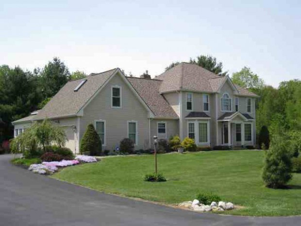 135 Boulderwood, Queensbury