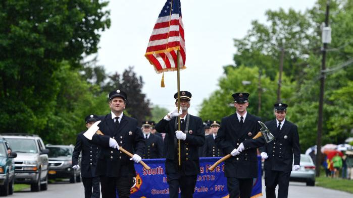 Memorial parades ceremonies events villa lake streaming info live vfw simons carol flags spectators auxiliary wilson anne members left during Memorial Day events | Local | poststar.com