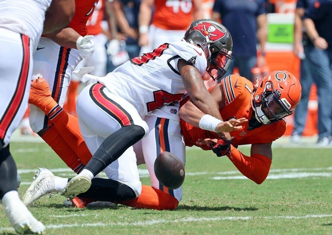 Justin Fields Chicago Bears 2022 Opening Day Rain Storm 