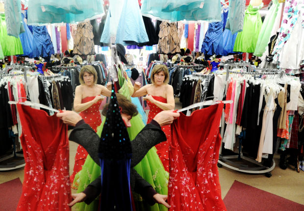 Second hand hotsell prom dress shops