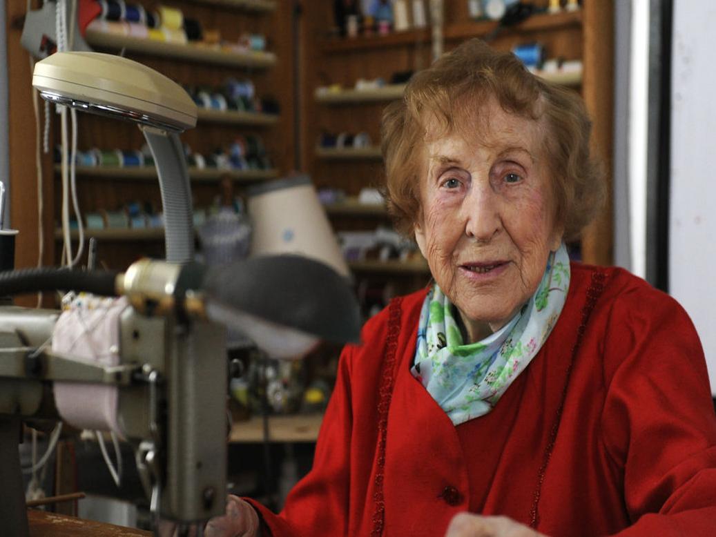 Seamstress Reflects On 80 Year Career Where She Rubbed Elbows With Stars Local Poststar Com
