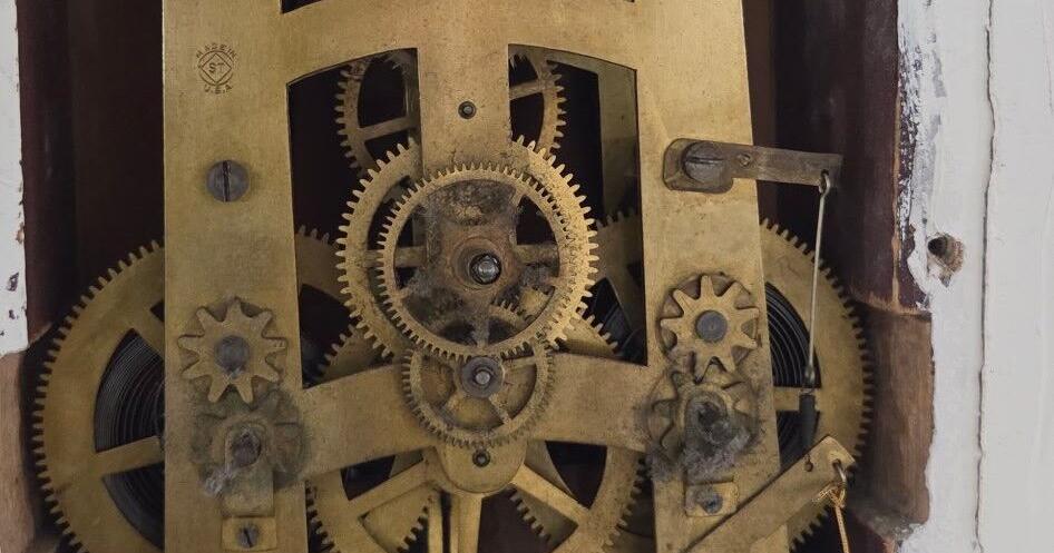 Crandall Library clock out for repairs