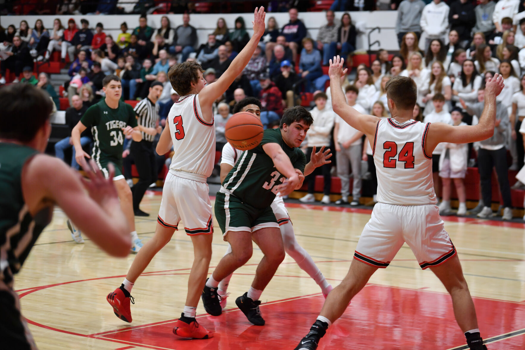 High School Basketball Games of the Week: Exciting Matchups and League Standings Update