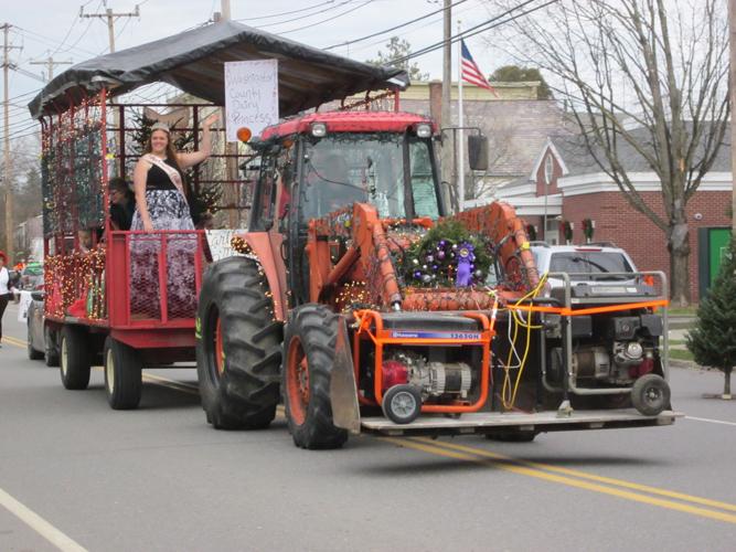 Salem community showcased in Christmas parade