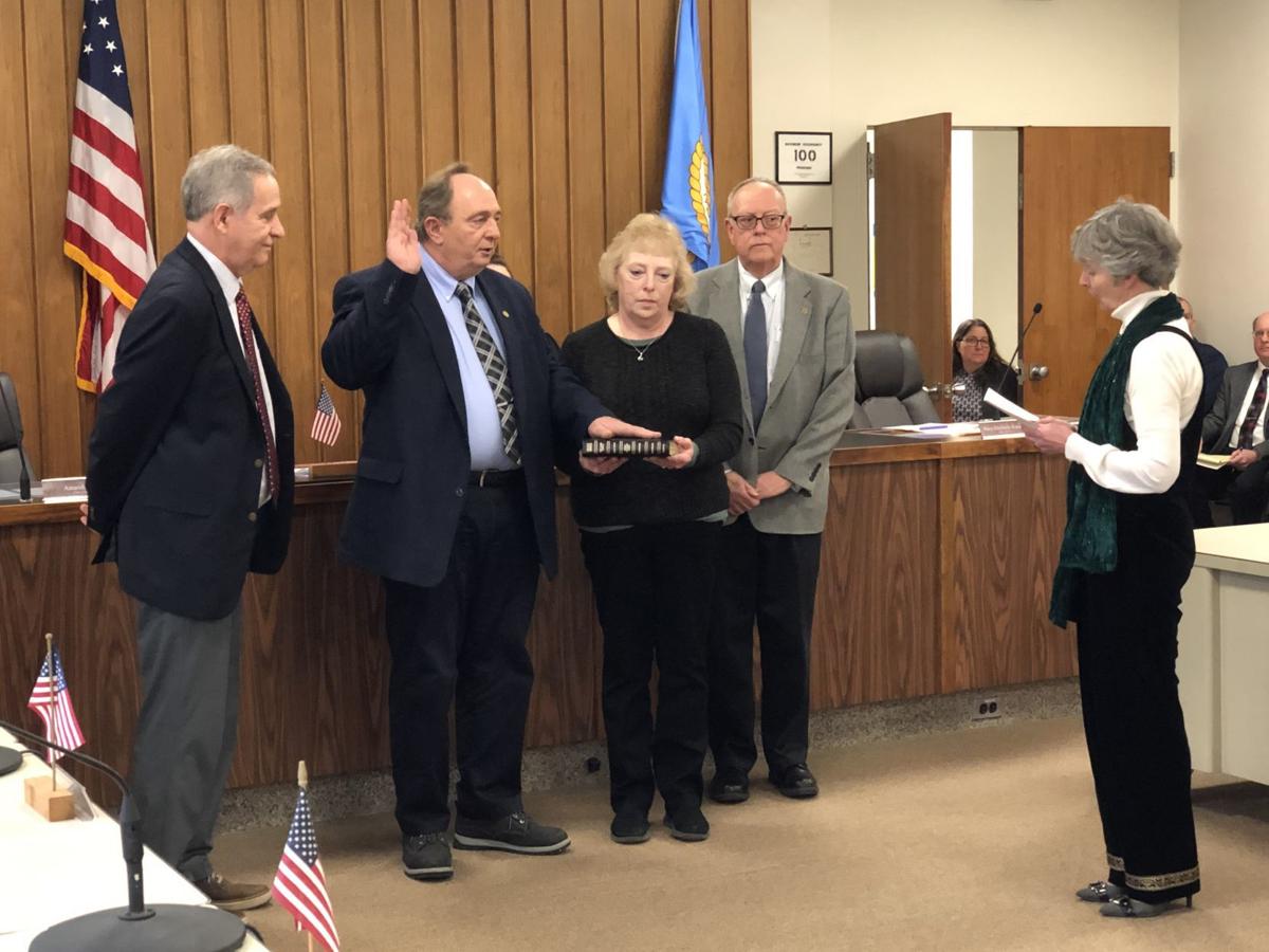 Frank Thomas sworn in