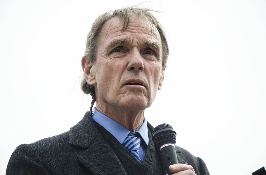 ENDORSEMENT Dickinson has moved Lake forward