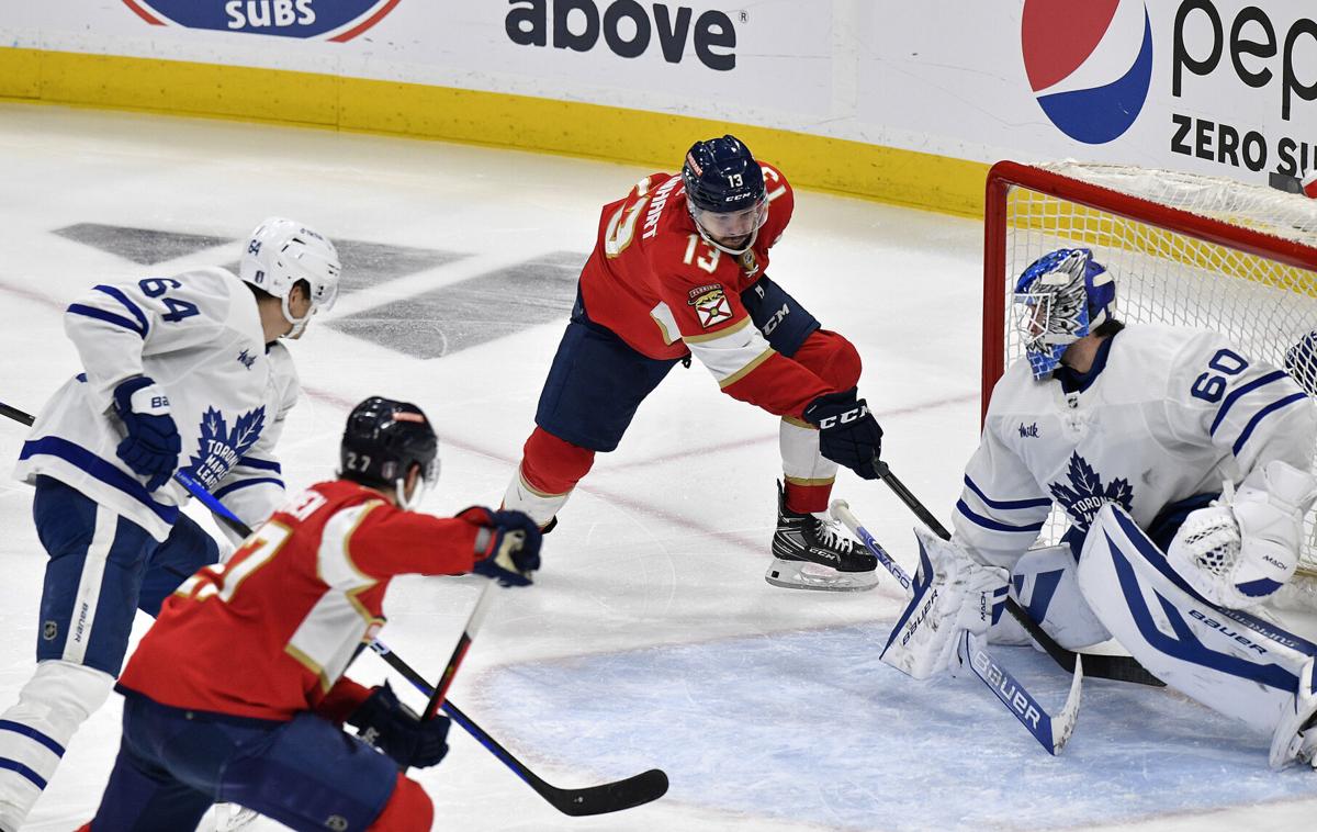 Maple Leafs come back to top Lightning, take 3-2 series lead