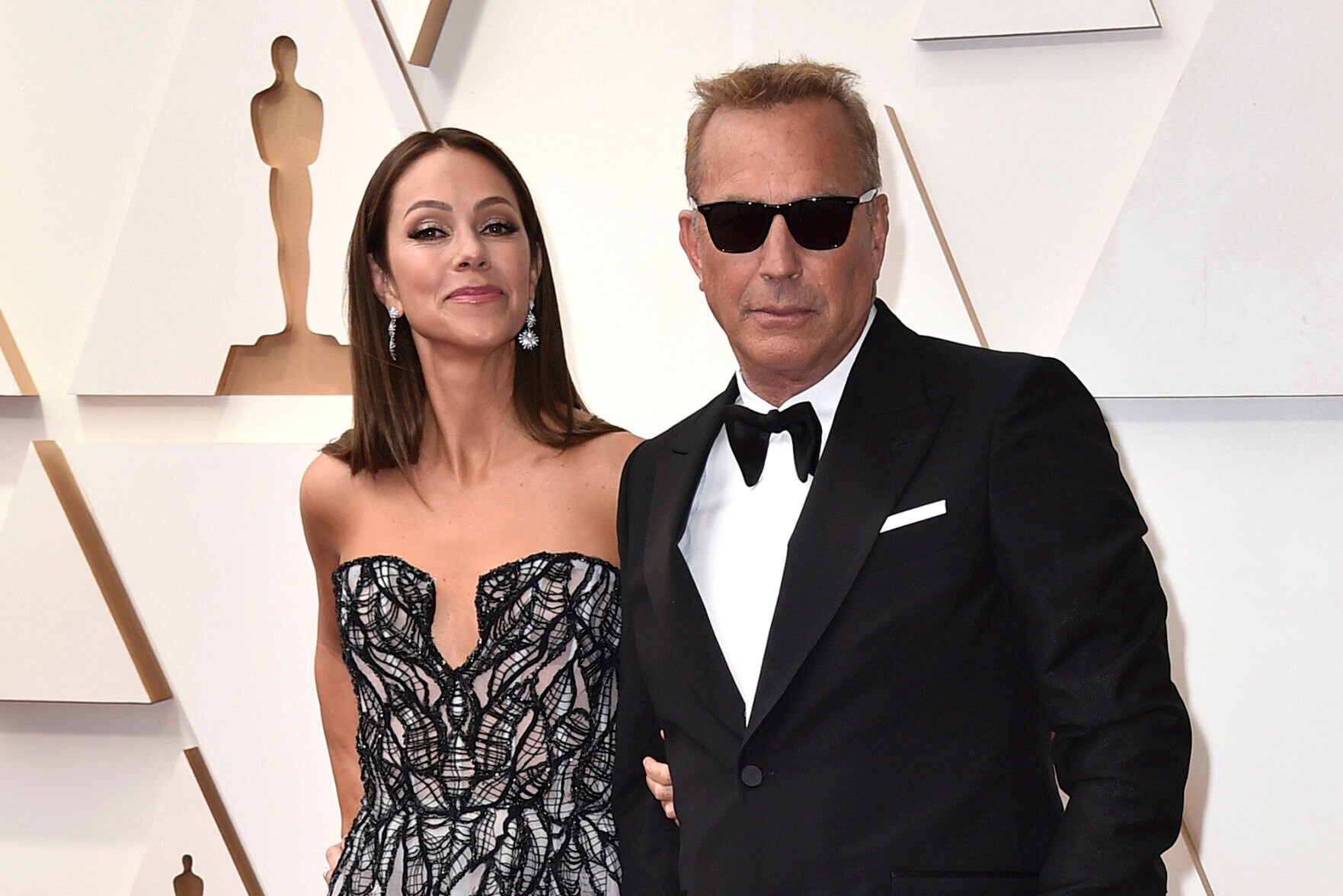 Kevin Costner s wife Christine Baumgartner files for divorce