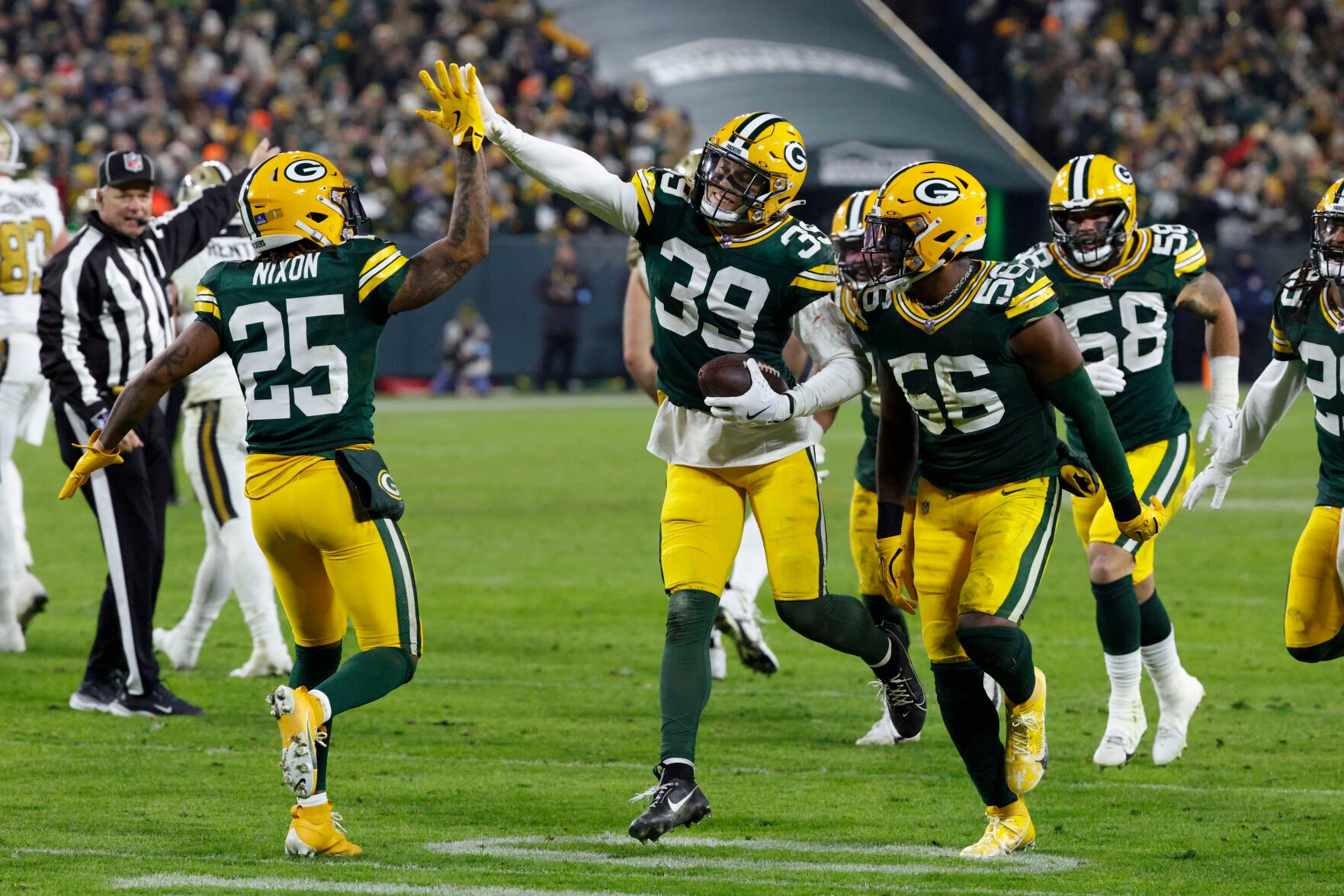 Packers Throttle Saints To Clinch Playoff Spot