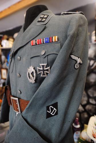 cepillo frío Touhou museum files nazi uniform