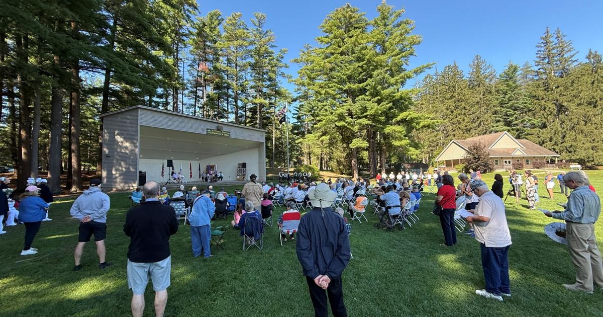 Vietnam Traveling Memorial Wall Opening Ceremony crowd